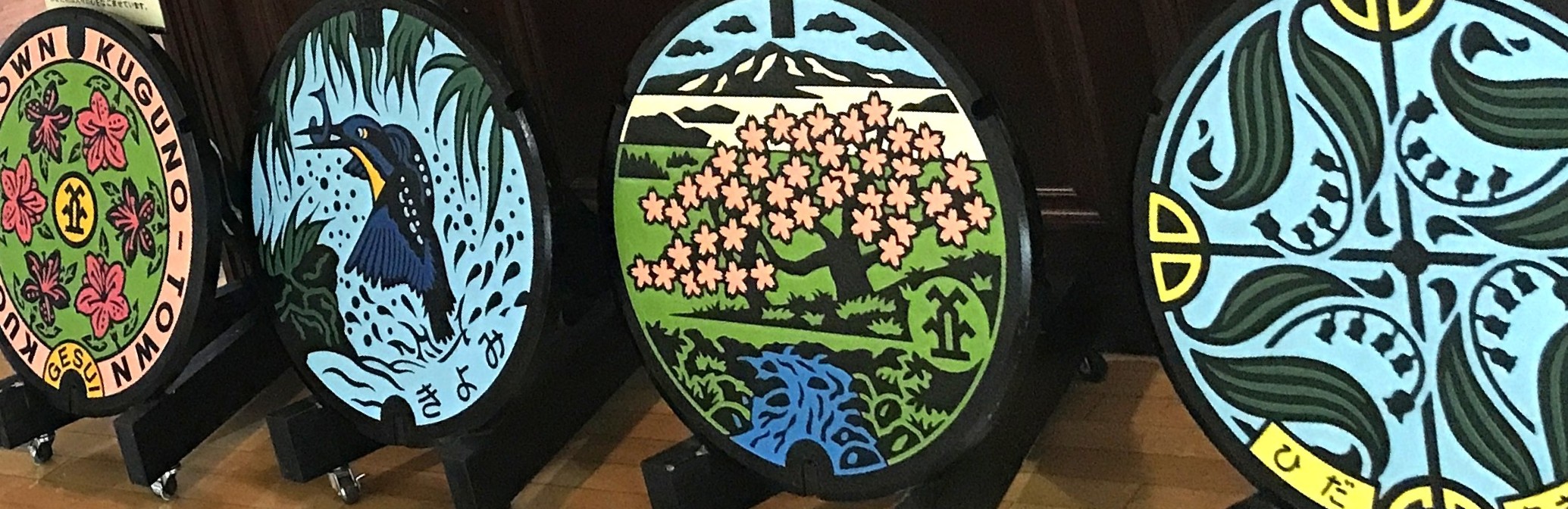 デザインマンホール蓋・マンホールカード展示（図書館）